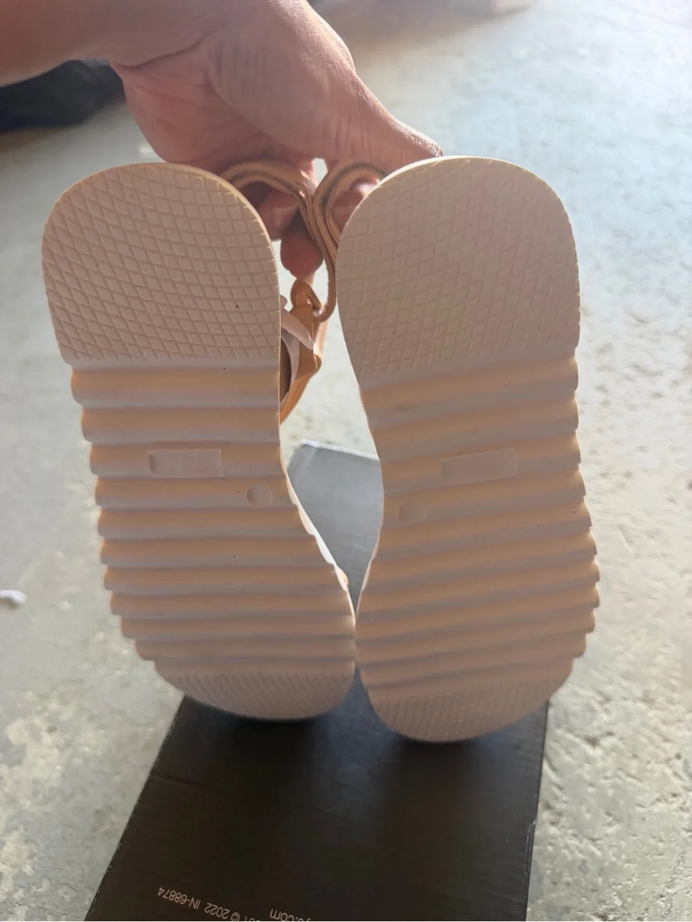 “New” INC DAKOTA Tan Padded Strap Sandals size2